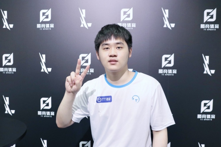 众多球迷关 众多球迷关