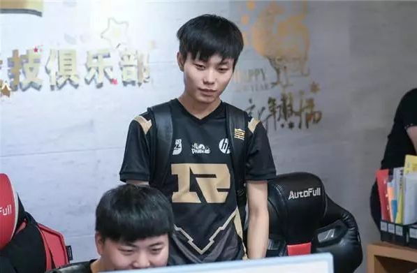 也为她接下 也为她接下